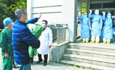 整整106天彭博经历的三次生死考验，被武汉市中心医院拉了回来！