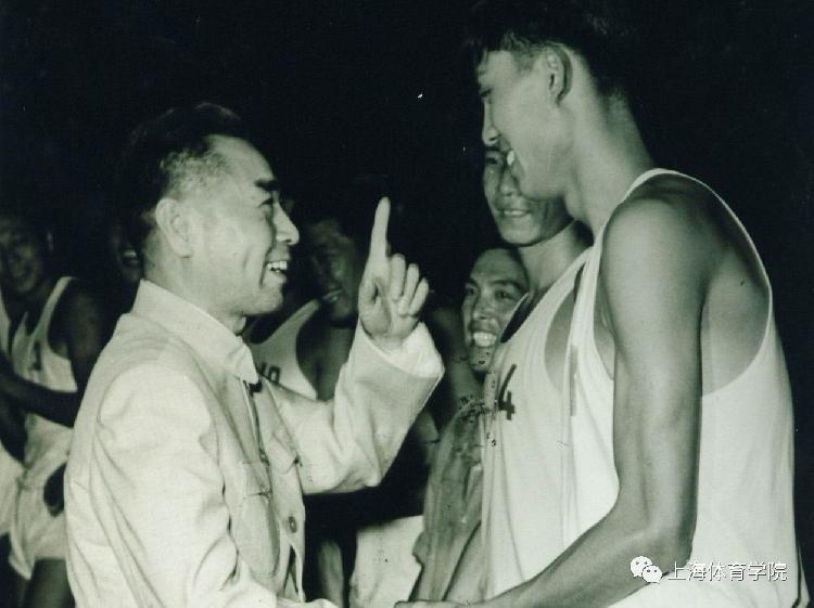 中国篮球裁判界泰斗王长安去世！他得过哪些奖项？曾与周恩来握过手！