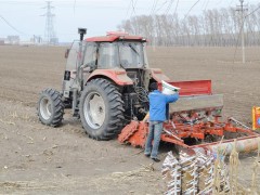 德惠市各乡镇掀起春耕生产高潮,两天内完成耕作土地面积约1600亩