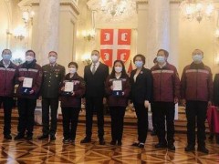 塞尔维亚向中国抗疫专家授勋！表彰抗疫专家在帮助塞尔维亚所作贡献！