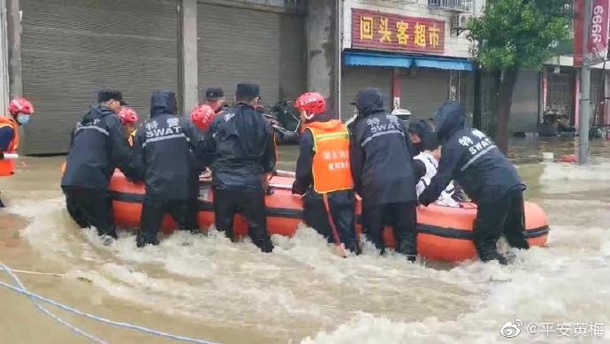 湖北黄梅近500名考生因暴雨被困！为什么中国下暴雨会被淹？