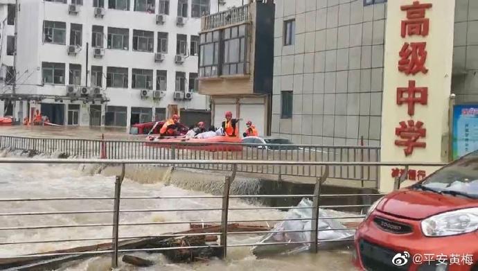 湖北黄梅近500名考生因暴雨被困！为什么中国下暴雨会被淹？