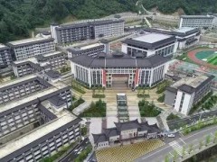 镇安7.1亿豪华中学学生发声（镇安豪中学学生发声）