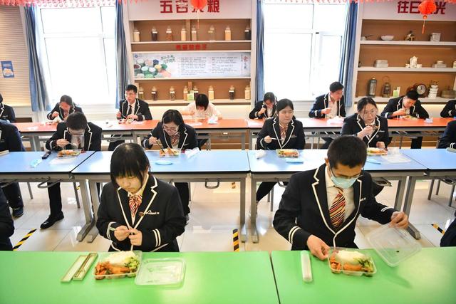 北京学校食堂不得制售冷食生食（北京校园食品安全检查启动）