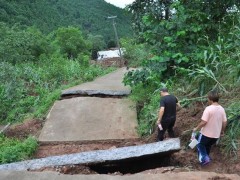 女子发现1厘米裂缝救下21户村民！山体滑坡该如何预防应对？