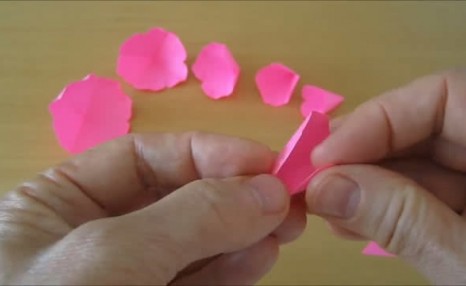 折法超级简单的玫瑰花，永不凋谢，女孩们都喜欢，手工折纸