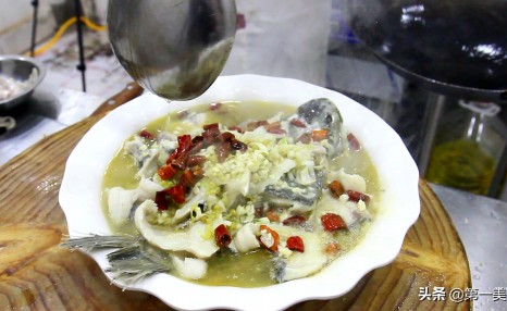厨师长教你酸菜鱼的正确做法,汤汁鲜美,鱼肉软嫩滑爽,真好吃