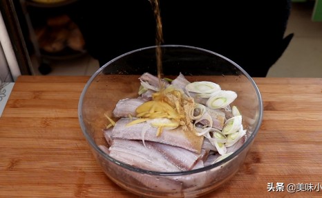 这才是炸带鱼的正确做法,外酥里嫩,好吃没腥味,方法超简单