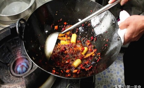 大厨教你在家做麻辣小龙虾,虾肉嫩滑麻辣够劲,干净卫生吃着放心