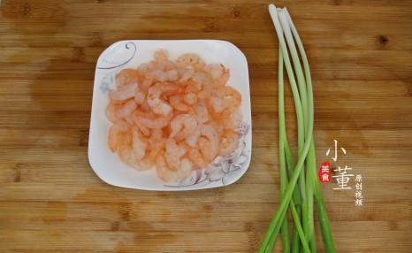 虾仁简单又好吃，做法简单，鲜嫩美味，一盘上桌就吃光