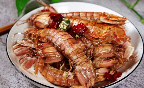 皮皮虾用这方法做，比清蒸的更讨人喜欢，入味特香，一人能吃1斤