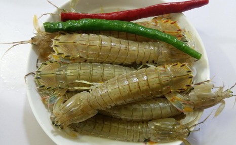 皮皮虾用这方法做，比清蒸的更讨人喜欢，入味特香，一人能吃1斤