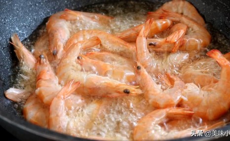 原来正宗的干锅虾是这样做的，没想到这么简单，麻辣鲜香过瘾