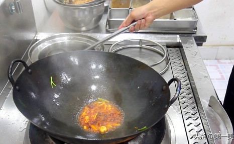 厨师长分享正宗“红烧带鱼”的做法,步骤清晰,解说详细易懂