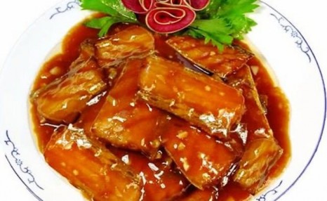 这才是红烧带鱼的标准做法,鲜嫩美味还不腥,大人孩子都爱吃!