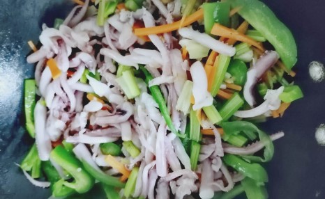 爆炒鱿鱼丝只需多加这一步,鲜嫩入味无腥味,爽脆可口,超级下饭