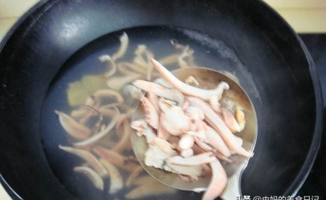 爆炒鱿鱼丝只需多加这一步,鲜嫩入味无腥味,爽脆可口,超级下饭
