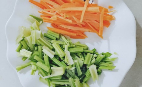 爆炒鱿鱼丝只需多加这一步,鲜嫩入味无腥味,爽脆可口,超级下饭