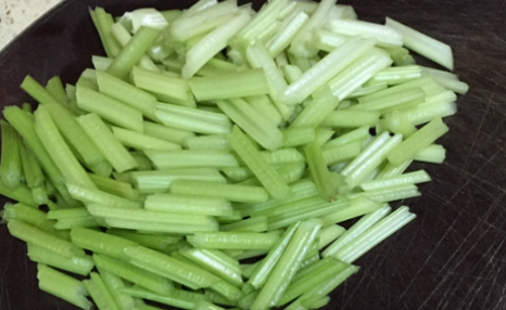 炒虾仁怎么做好吃?牢记1个小妙招,嫩滑入味还不腥,做法很简单