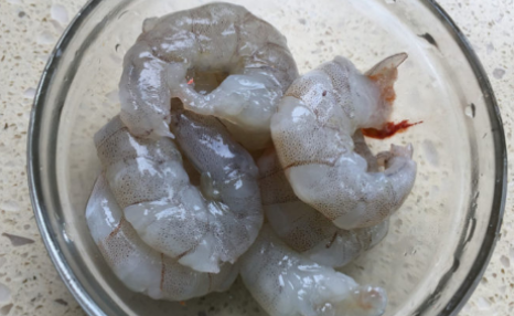 炒虾仁怎么做好吃?牢记1个小妙招,嫩滑入味还不腥,做法很简单