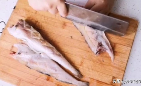 麻辣鳕鱼的制作方法，鱼肉细嫩少刺味道麻辣鲜香超级下饭