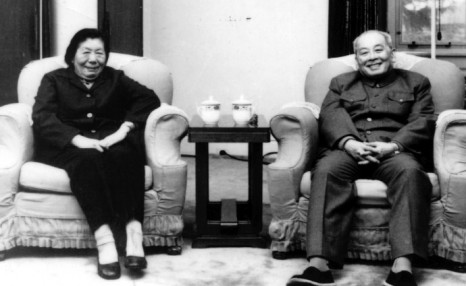 中国惟一具有双重国籍的开国上将，周总理送他一盒烟，后成副国级