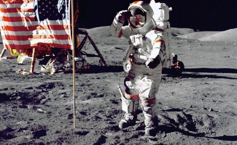 霍金曾多次警告不要“登月”月球背面是外星人基地 这次要尴尬了