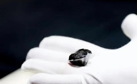 一颗超2亿元的超大钻石抵运上海，重88克拉为全球五大黑钻之一