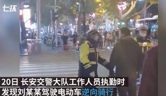 石家庄警方通报交警掌掴市民