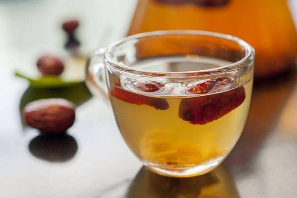红枣酒的功效与作用及禁忌 红枣酒的家庭制作方法