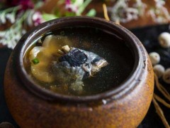 乌骨鸡汤的功效与作用,孕妇可以吃乌骨鸡吗