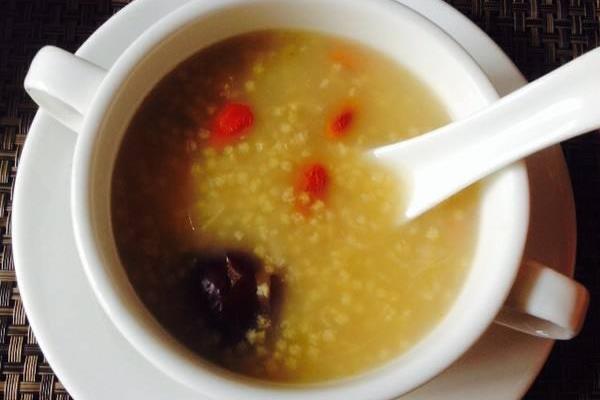 红枣小米粥怎么做好吃又简单 红枣小米粥的家常做法