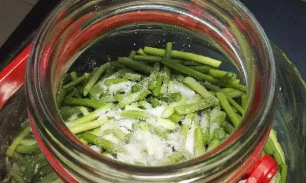 蒜苔怎么做好吃 蒜苔的腌制方法