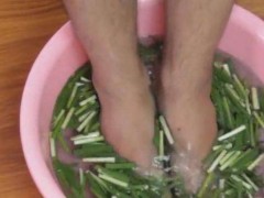 韭菜泡脚的功效与作用及禁忌,韭菜泡脚治脚气吗
