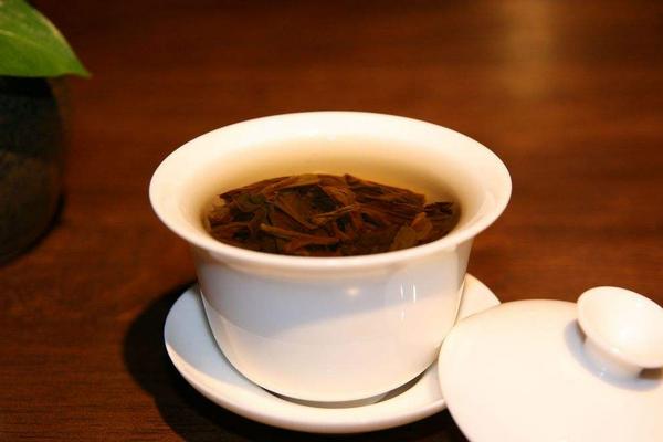 普洱茶功效与作用及禁忌 晚上喝普洱茶好吗