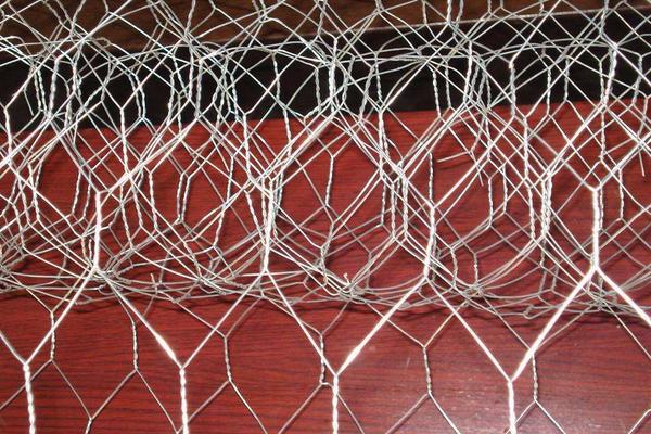 养鸡围栏铁丝网价格多少钱一卷（1.5米*30米） 养鸡围栏铁丝网的种类