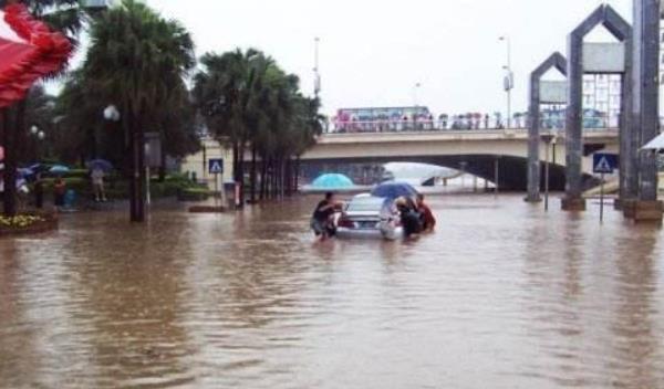 梦见下雨涨水是什么意思 梦到下雨路面涨水特别大有什么预兆