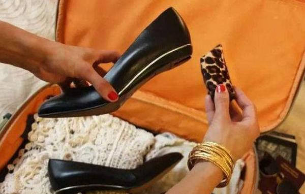 梦见鞋跟断了是什么意思 女人梦到自己高跟鞋跟断了有什么预兆