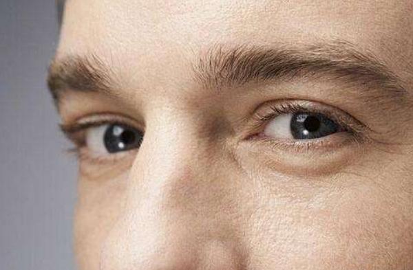 男的右眼跳是什么预兆 右眼跳代表什么