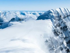 梦见雪崩逃命什么意思,梦到雪崩但自己没事有什么预兆