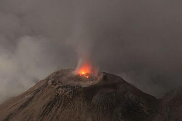 梦见火山爆发是什么意思 女人梦到火山爆发成功逃跑有什么预兆