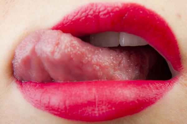 梦见舌头断了是什么意思 梦到自己舌头掉了一半有什么预兆
