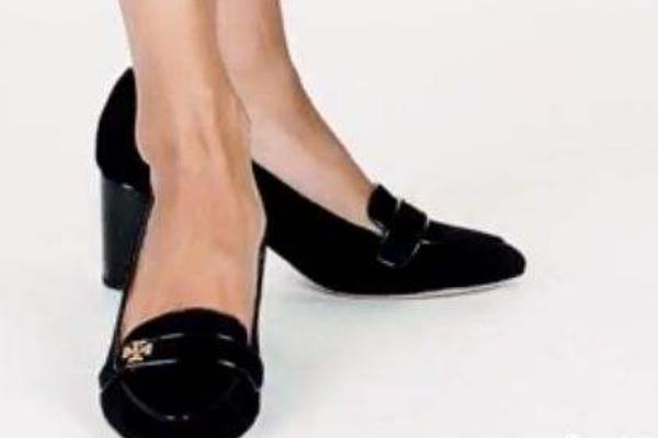 梦见鞋跟断了是什么意思 女人梦到自己高跟鞋跟断了有什么预兆