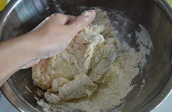 面包打面技巧 面包糠什么时候放