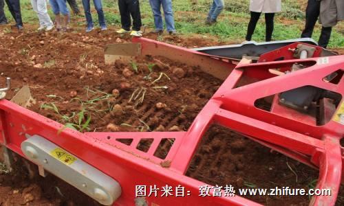 马铃薯挖掘机安装在旋耕机的步骤