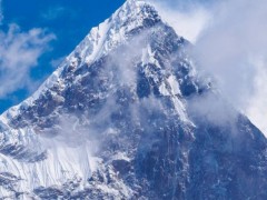 小鸡考考你,世界上最高的山峰是哪个山峰？