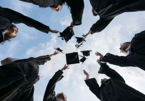 2019年834万大学生迎毕业季:多地放宽落户门槛"抢人"!