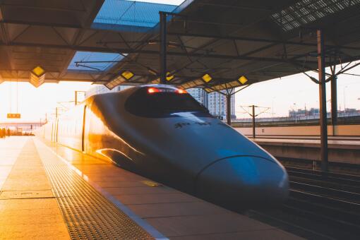 京张高铁今日开通！票价是多少？智能化设计有哪些意义？