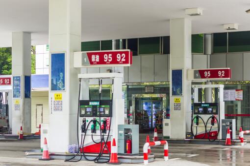 国内成品油将迎来调价窗口,对油价降幅影响有多大？价格多少钱一桶？