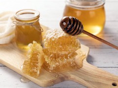 2020年过年前土蜂蜜多少钱一斤？养蜜蜂的技术有哪些？附成本分析